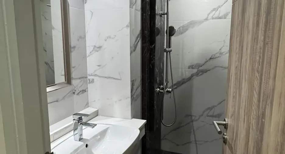 For sale and for rent 4 bedrooms townhouse in Saphan Sung, Bangkok