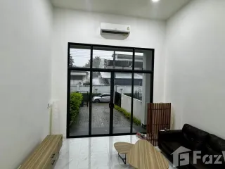 For sale and for rent 4 bedrooms townhouse in Saphan Sung, Bangkok