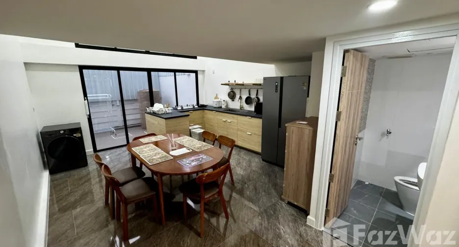 For sale and for rent 4 bedrooms townhouse in Saphan Sung, Bangkok