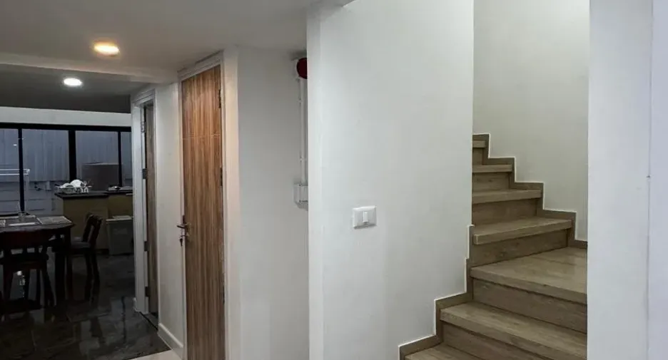 For sale and for rent 4 bedrooms townhouse in Saphan Sung, Bangkok