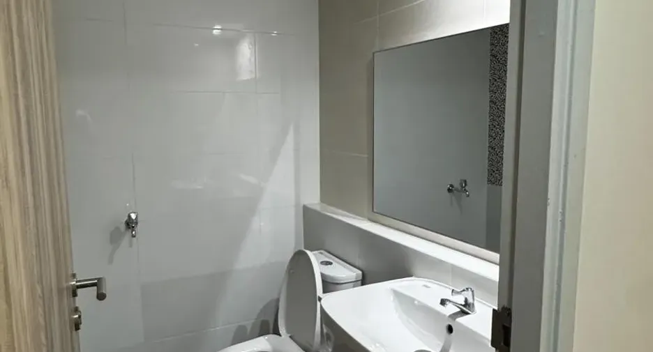For sale and for rent 4 bedrooms townhouse in Saphan Sung, Bangkok