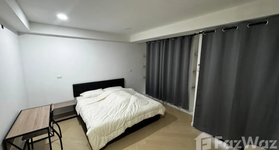 For sale and for rent 4 bedrooms townhouse in Saphan Sung, Bangkok
