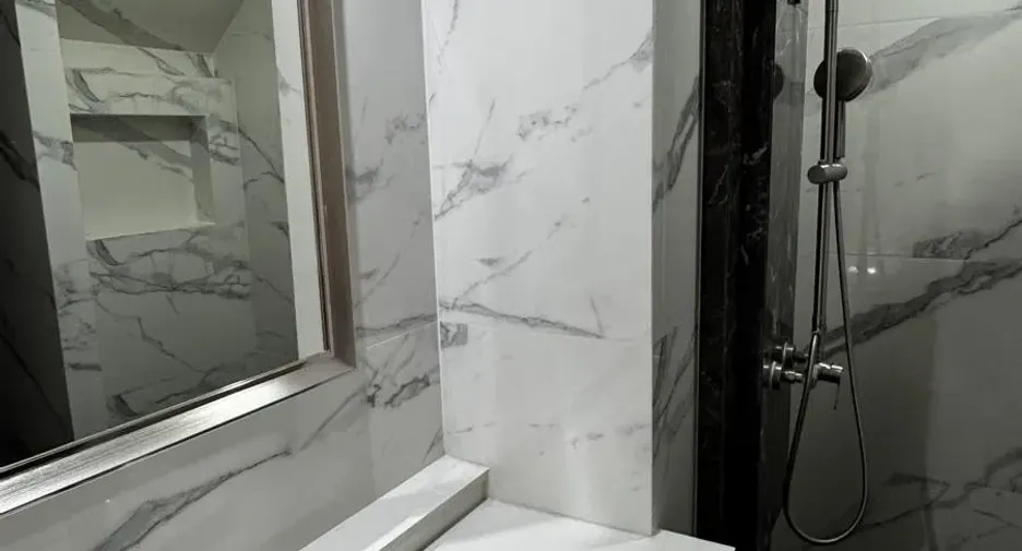 For sale and for rent 4 bedrooms townhouse in Saphan Sung, Bangkok
