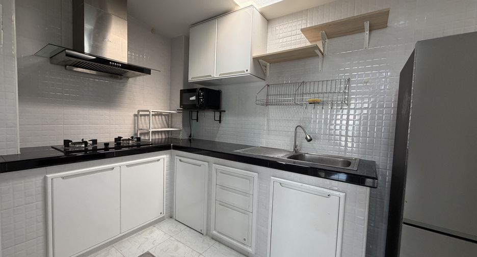 For rent 4 bedrooms townhouse in Phra Pradaeng, Samut Prakan