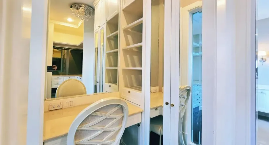 Casa en venta de 4 habitaciones en Taling Chan, Bangkok