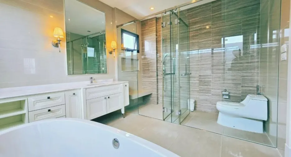 Casa en venta de 4 habitaciones en Taling Chan, Bangkok