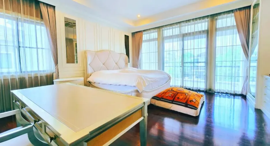 Casa en venta de 4 habitaciones en Taling Chan, Bangkok