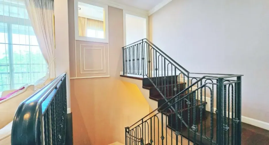 Casa en venta de 4 habitaciones en Taling Chan, Bangkok