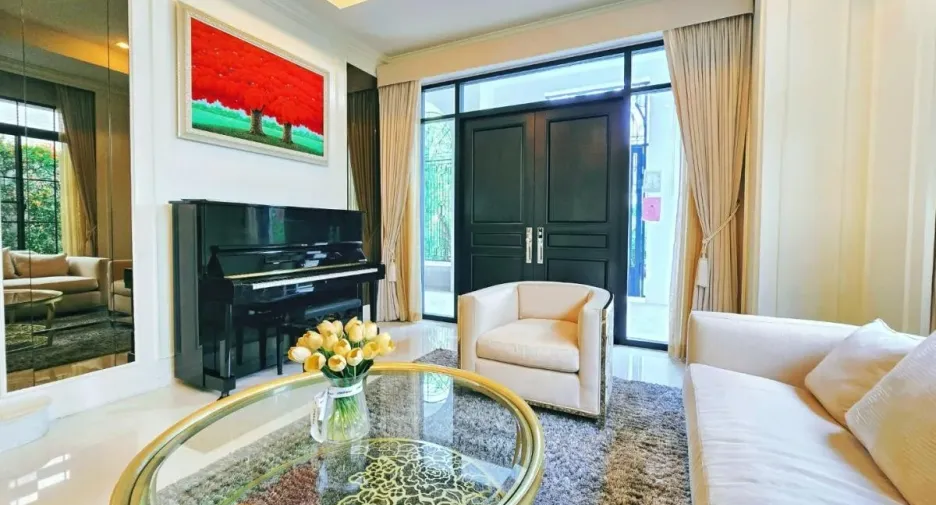 Casa en venta de 4 habitaciones en Taling Chan, Bangkok