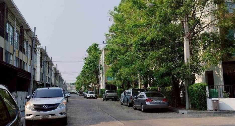 For rent 3 bedrooms townhouse in Min Buri, Bangkok