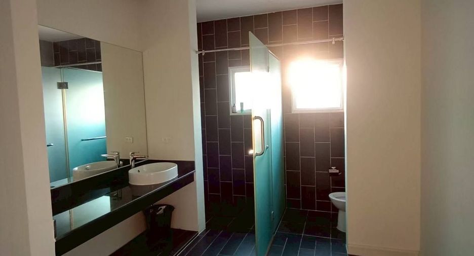 For rent 3 bedrooms townhouse in Min Buri, Bangkok