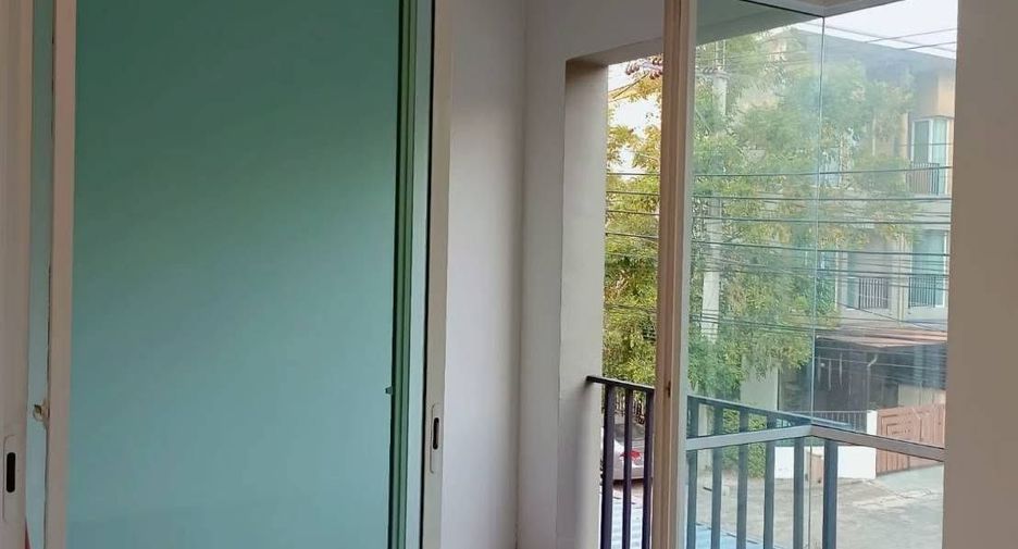 For rent 3 bedrooms townhouse in Min Buri, Bangkok