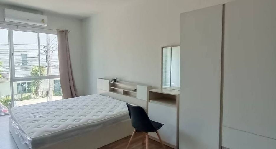 For rent 3 bedrooms townhouse in Min Buri, Bangkok