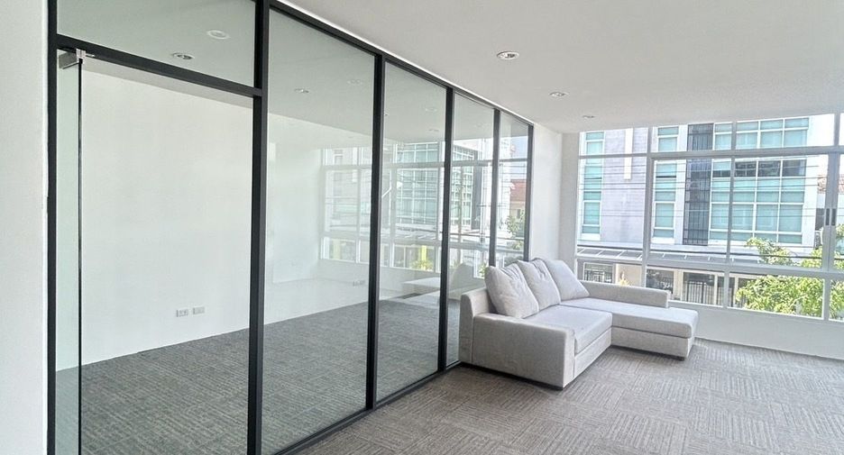For rent 2 bedrooms townhouse in Bueng Kum, Bangkok