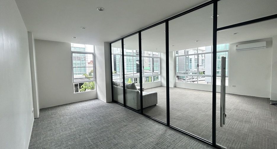 For rent 2 bedrooms townhouse in Bueng Kum, Bangkok