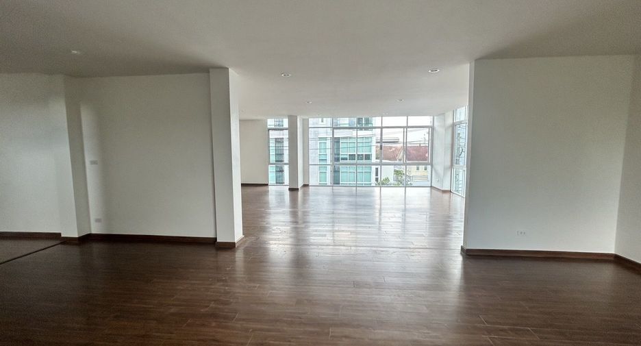 For rent 2 bedrooms townhouse in Bueng Kum, Bangkok