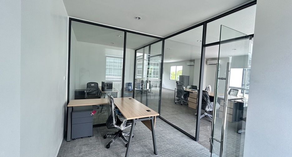 For rent 2 bedrooms townhouse in Bueng Kum, Bangkok