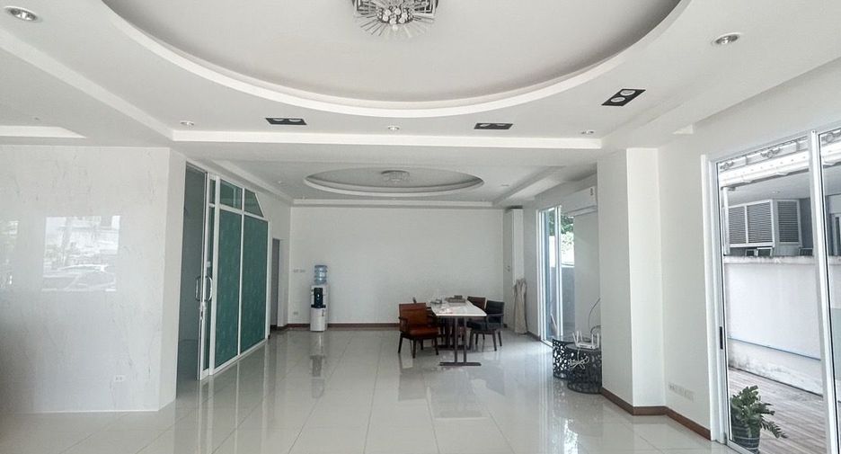 For rent 2 bedrooms townhouse in Bueng Kum, Bangkok
