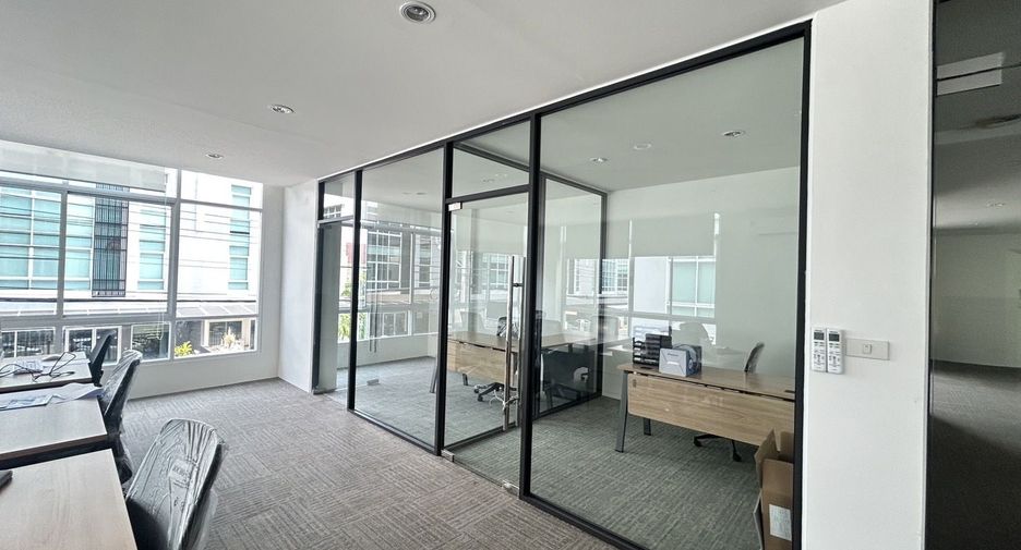For rent 2 bedrooms townhouse in Bueng Kum, Bangkok