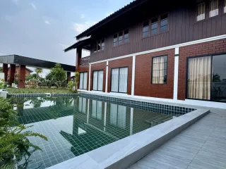 À vendre 5 chambres villa à Hang Dong, Chiang Mai