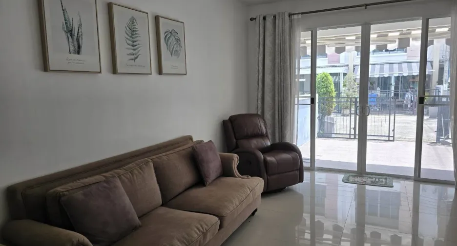 For rent 3 bedrooms townhouse in Prawet, Bangkok