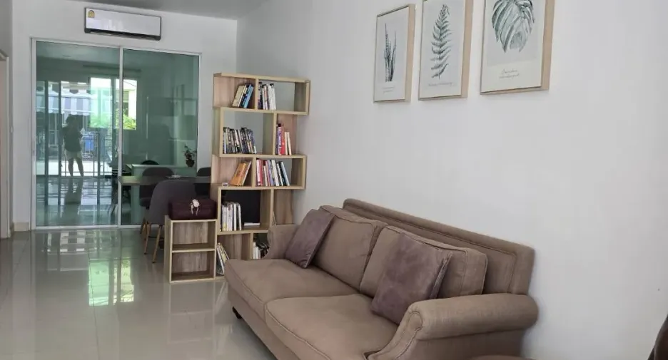 For rent 3 bedrooms townhouse in Prawet, Bangkok