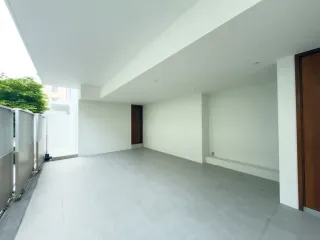 For sale 4 bedrooms house in Wang Thonglang, Bangkok