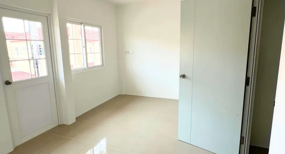 Reihenhaus zum Kauf mit 3 Zimmer in Mueang Samut Prakan, Samut Prakan