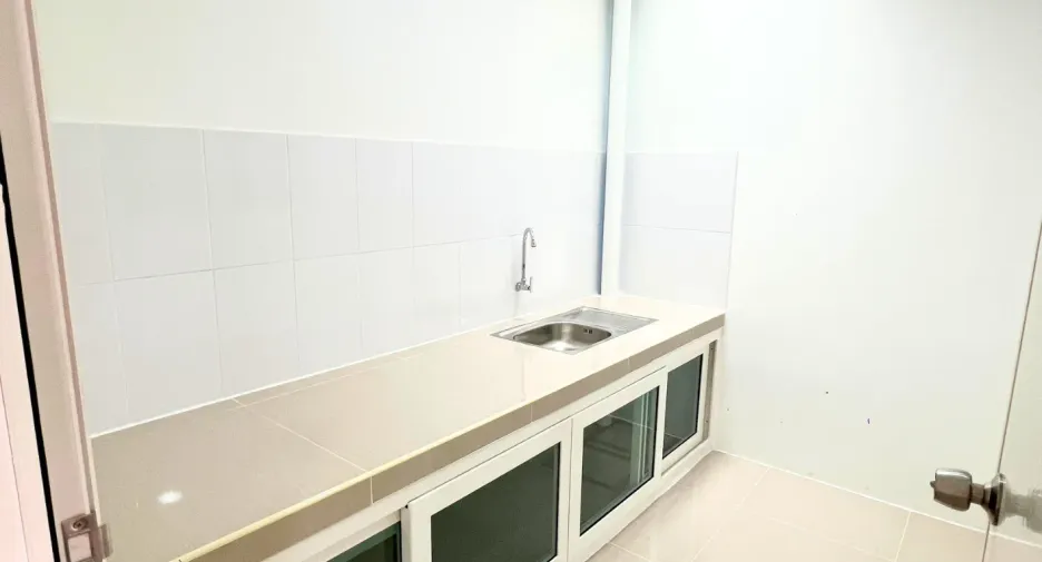 Reihenhaus zum Kauf mit 3 Zimmer in Mueang Samut Prakan, Samut Prakan
