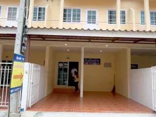 出售 3 卧室 联排别墅 在 Mueang Samut Prakan, Samut Prakan