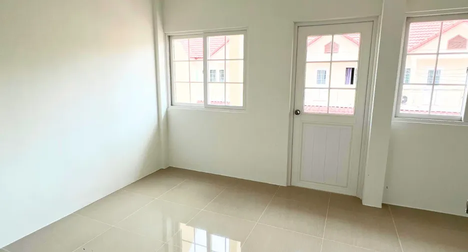 Reihenhaus zum Kauf mit 3 Zimmer in Mueang Samut Prakan, Samut Prakan