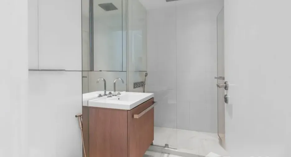 Condo en alquiler de 2 habitaciones en Pathum Wan, Bangkok