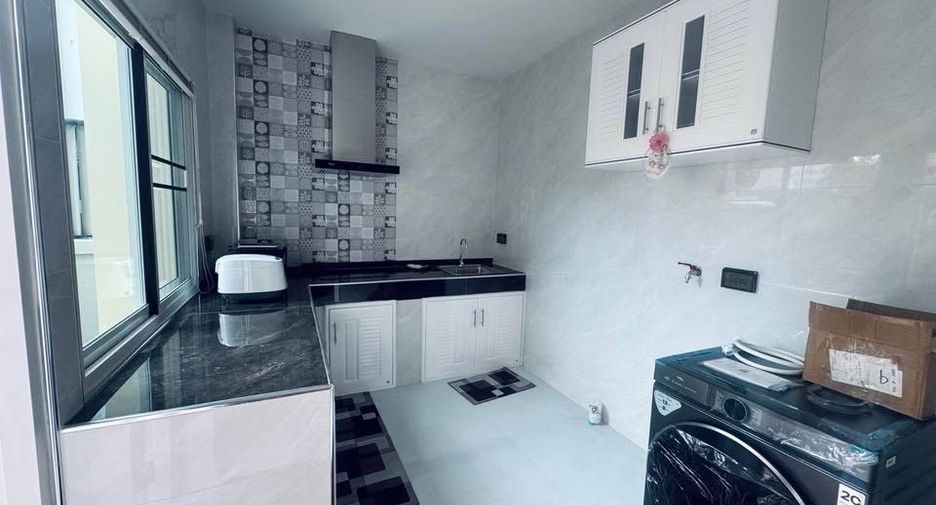 For rent 5 bedrooms house in Mueang Chiang Mai, Chiang Mai