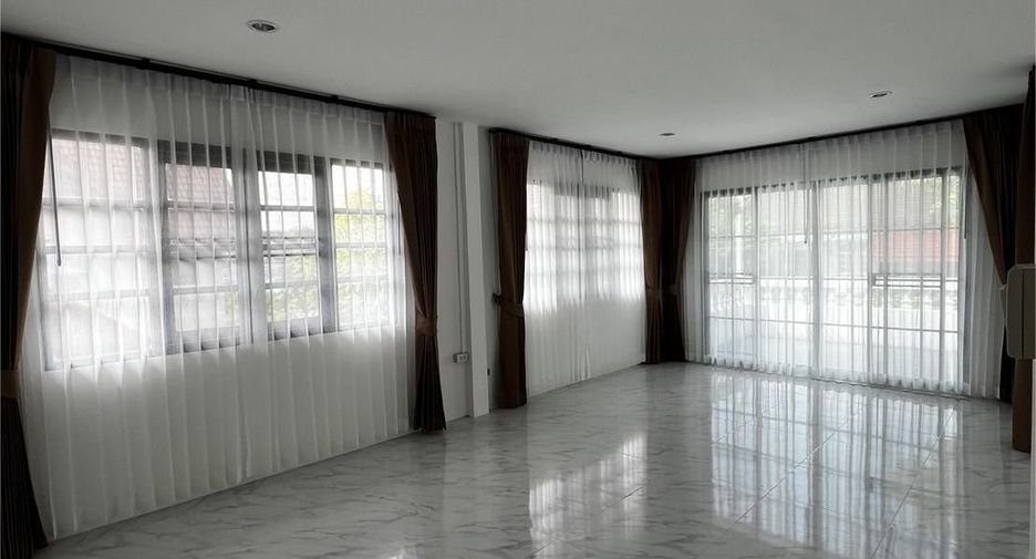 For sale 5 bedrooms house in Wang Thonglang, Bangkok