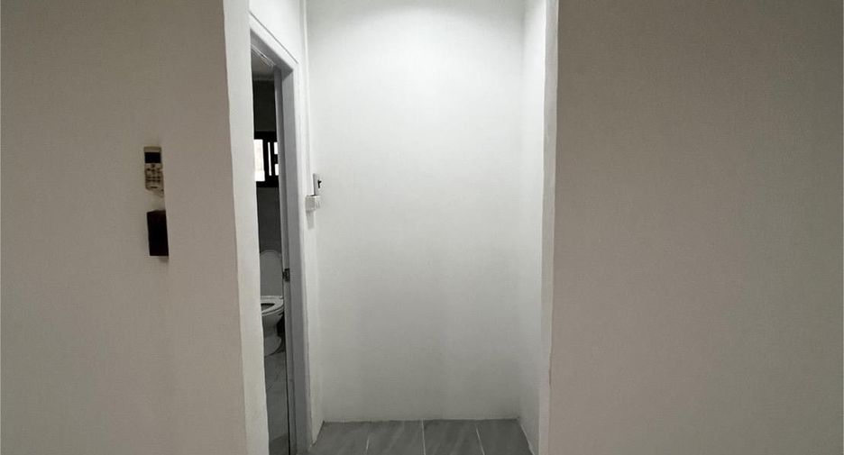 For sale 5 bedrooms house in Wang Thonglang, Bangkok