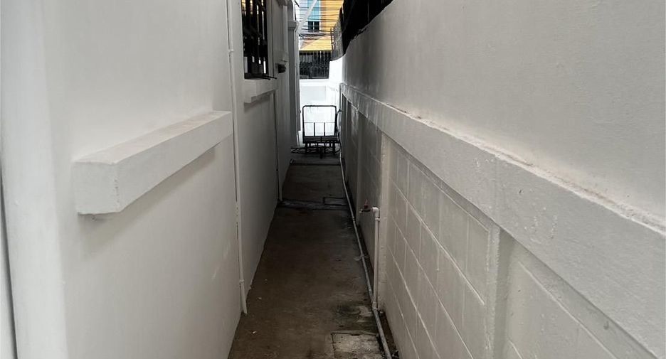For sale 5 bedrooms house in Wang Thonglang, Bangkok