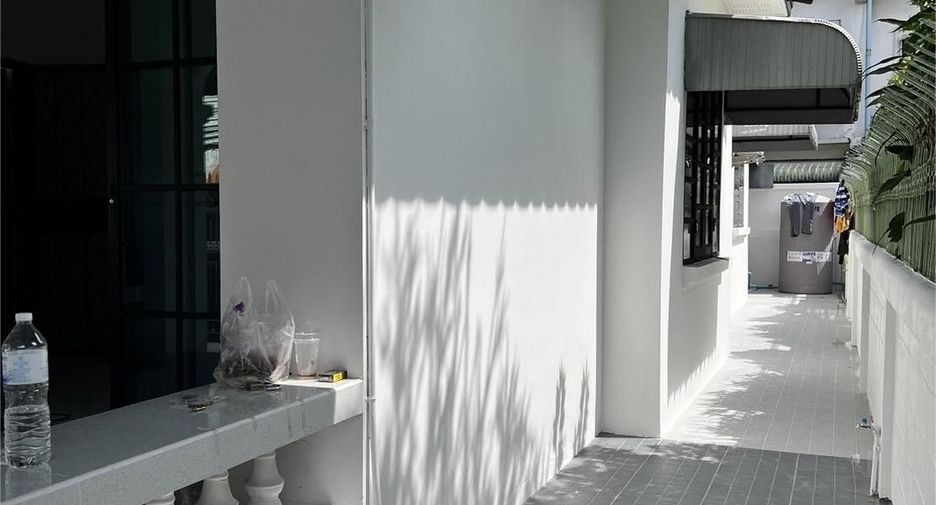 For sale 5 bedrooms house in Wang Thonglang, Bangkok