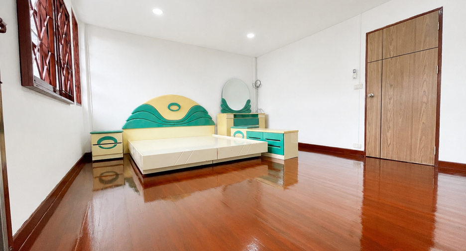 For rent 2 bedrooms townhouse in Lat Phrao, Bangkok