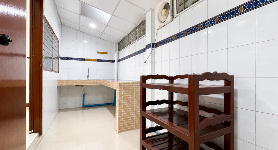 For rent 2 bedrooms townhouse in Lat Phrao, Bangkok