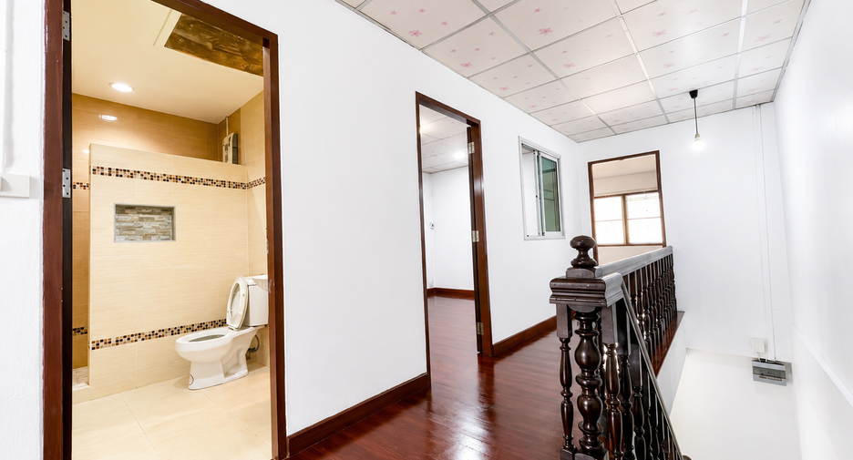 For rent 2 bedrooms townhouse in Lat Phrao, Bangkok