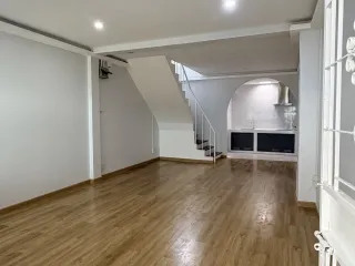 Casa adosada en venta de 2 habitaciones en Bang Kapi, Bangkok