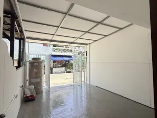 Casa adosada en venta de 2 habitaciones en Bang Kapi, Bangkok