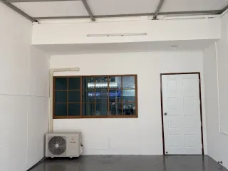 Casa adosada en venta de 2 habitaciones en Bang Kapi, Bangkok