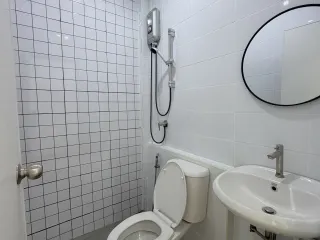 Casa adosada en venta de 2 habitaciones en Bang Kapi, Bangkok