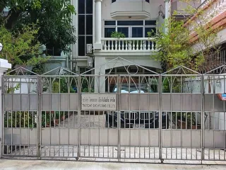 Reihenhaus zum Kauf mit 2 Zimmer in Suan Luang, Bangkok