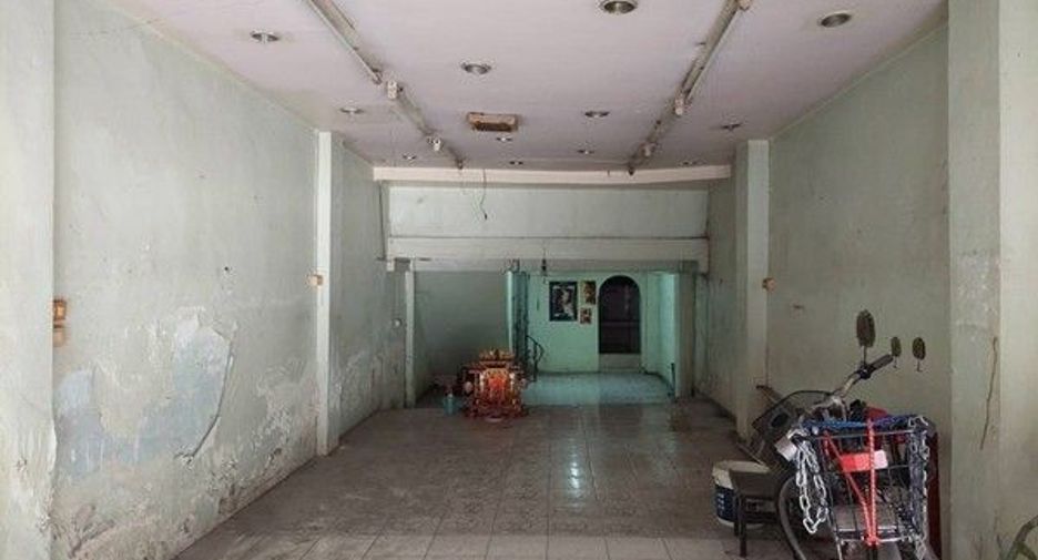 Casa adosada en venta de 3 habitaciones en Bang Khen, Bangkok