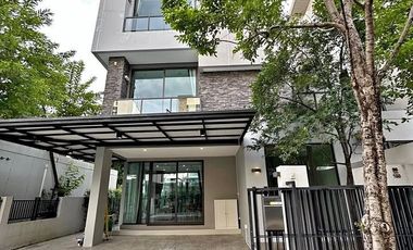 À louer 3 chambres maison à Lat Phrao, Bangkok