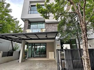 À louer 3 chambres maison à Lat Phrao, Bangkok