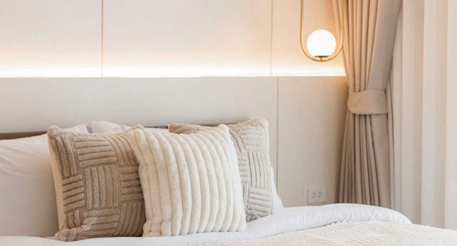 For rent 2 bedrooms condo in Huai Khwang, Bangkok