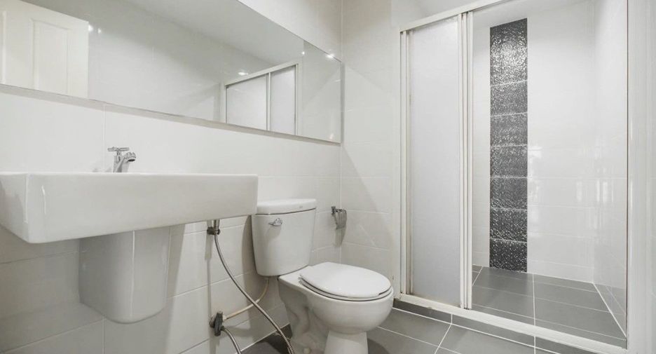 For rent 2 bedrooms condo in Huai Khwang, Bangkok